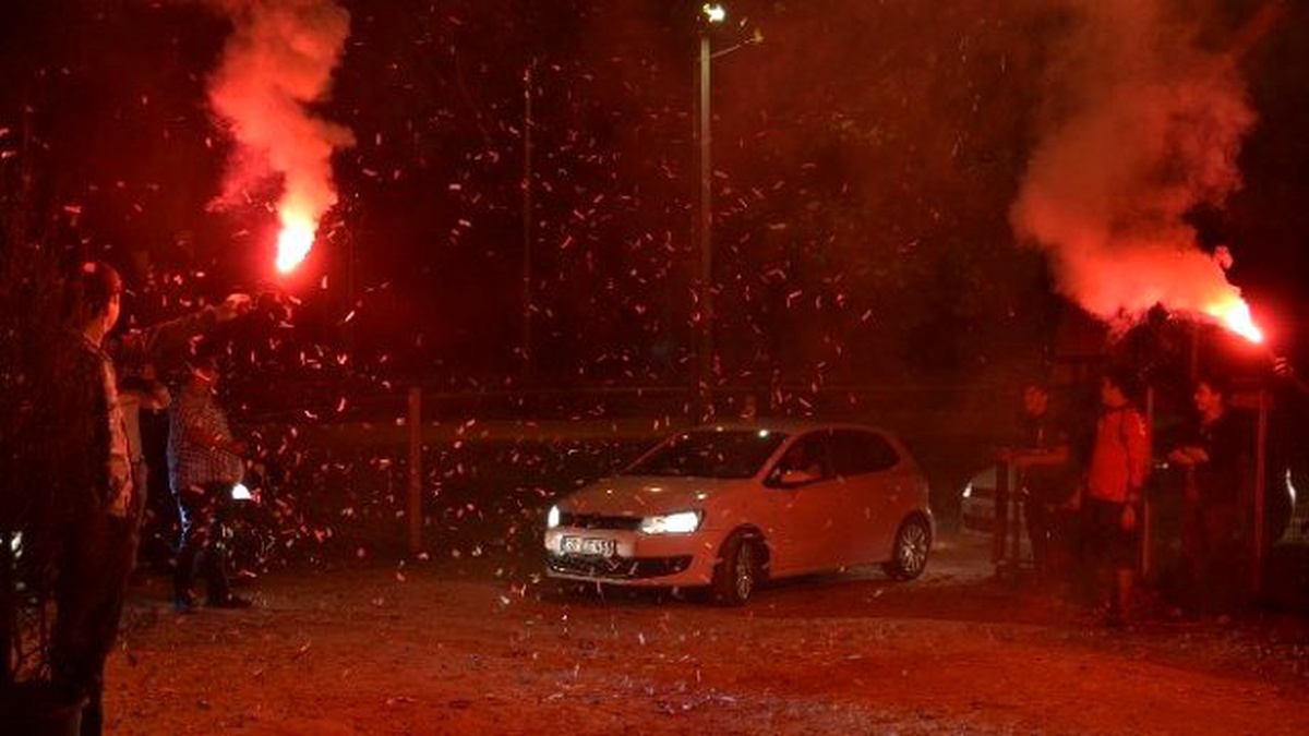 Otomobil Tutkunları Kanser Olan Arkadaşları İçin Bir Araya Geldi