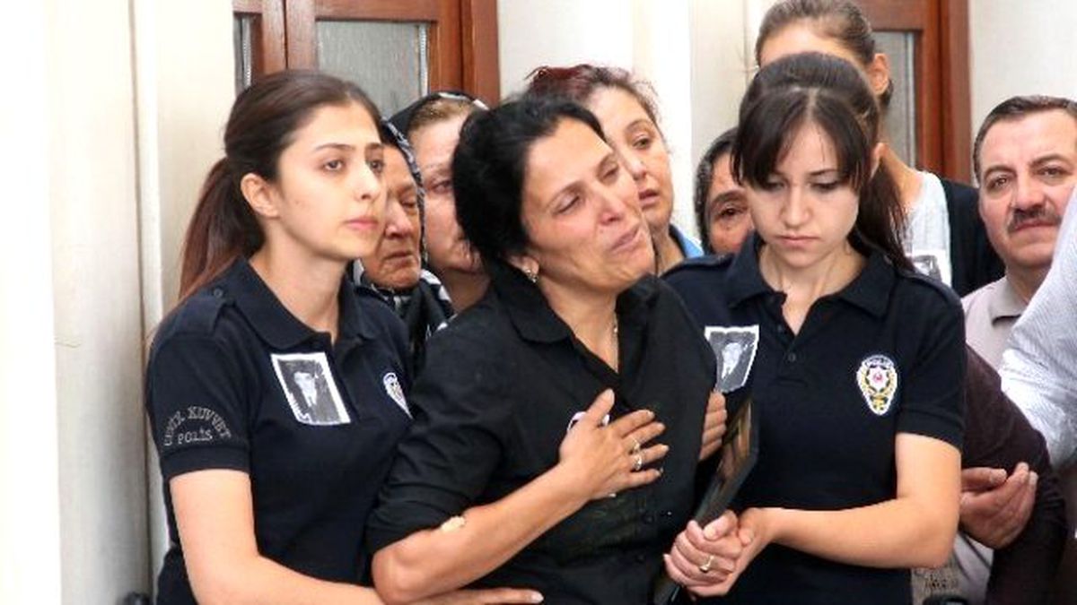 Terör Gerekçesiyle Reddedilince İntihar Eden Polis Son Yolculuğuna Uğurlandı