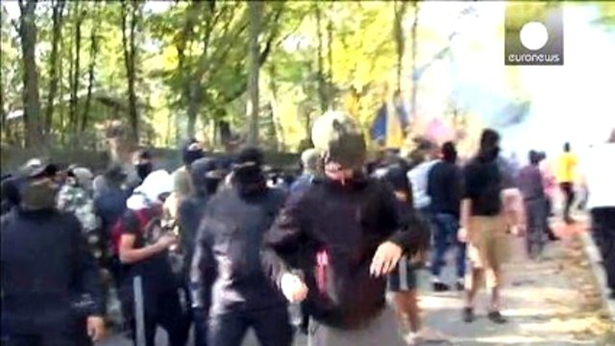 Ukrayna\'nın Doğusunda Rus Karşıtları Sokağa İndi