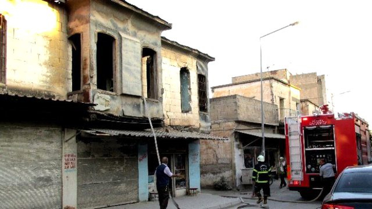 Zamanında Müdahale Tarihi Binayı Yanmaktan Kurtardı