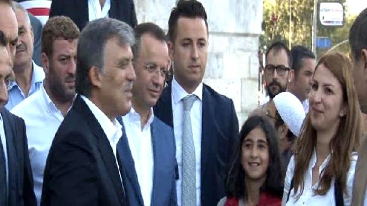 Abdullah Gül: Hepimizin Büyük Bir Özveri İçinde Olması Gerekiyor