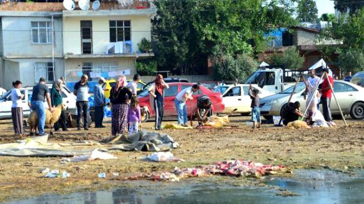 Adana\'da Acemi Kasabın Kafasına Mermer Düştü