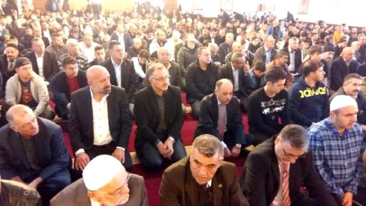 Almanya\'da da Camiler Doldu Taştı