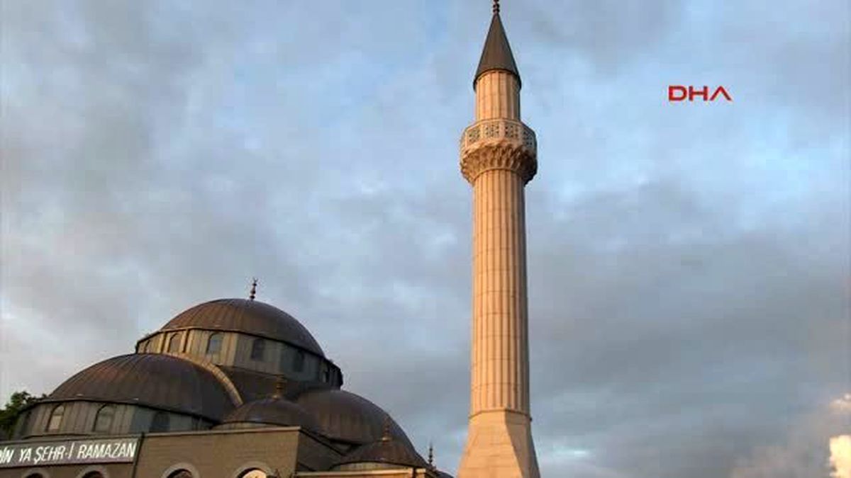 Almanya\'da da Camiler Doldu Taştı