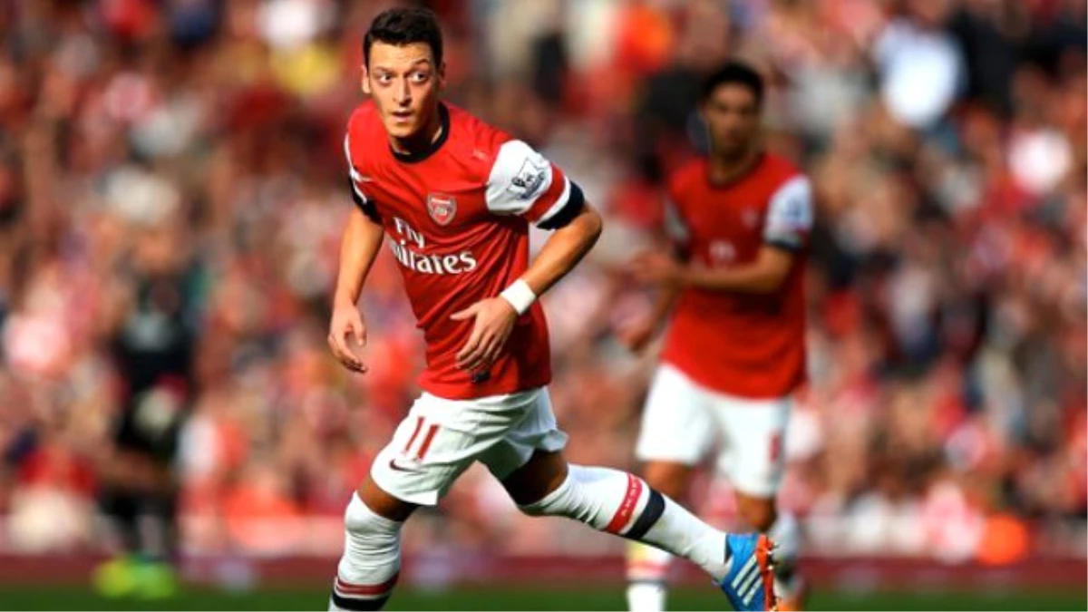 Arsenal, Mesut Özil\'le Sözleşme Yenilemeyi Planlıyor