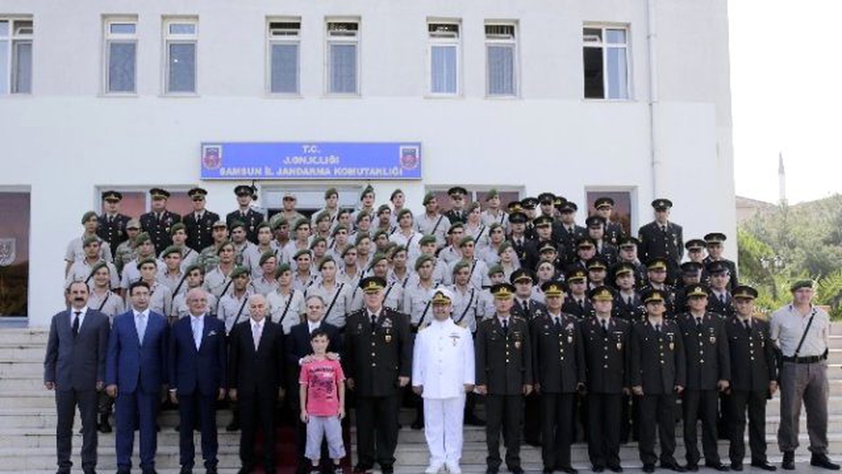 Bakan Çağatay Kılıç\'tan Güvenlik Güçlerine Bayrak Ziyareti