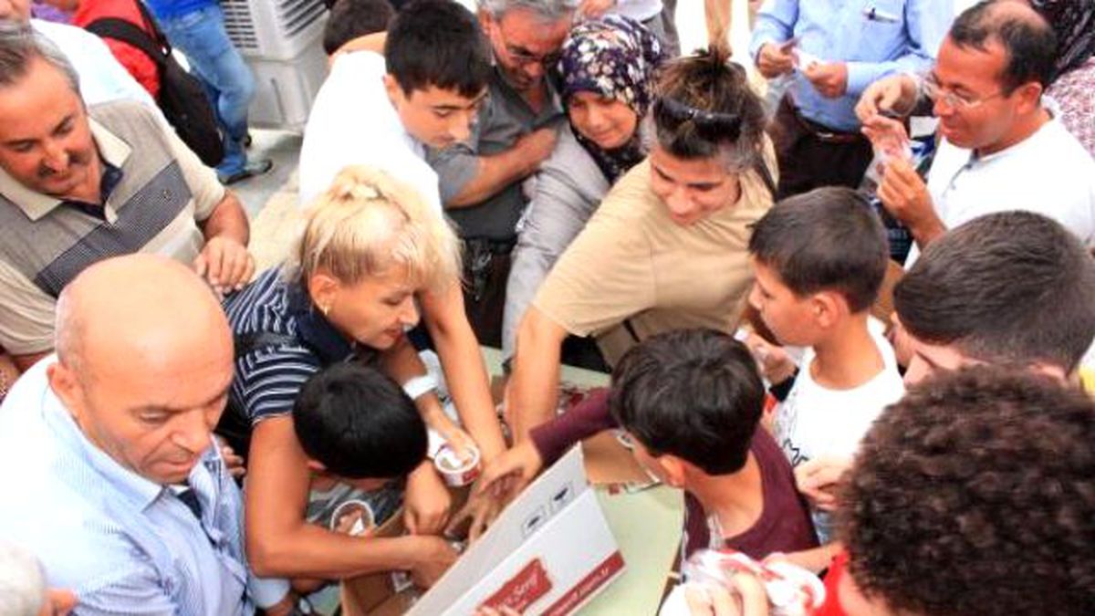 Bakanlı Bayramlaşmada İkrama Hücum