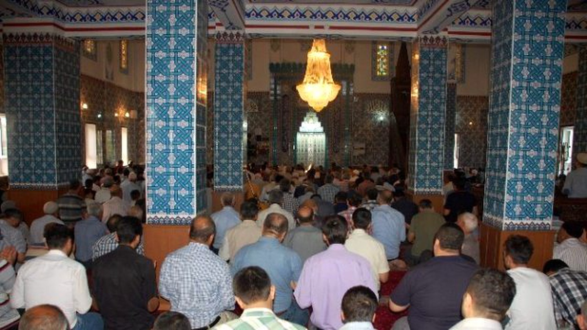 Bayram Namazında Camiler Doldu Taştı