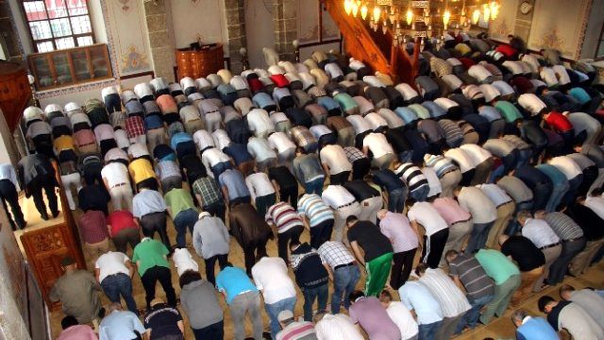 Bayram Namazında Camiler Doldu Taştı