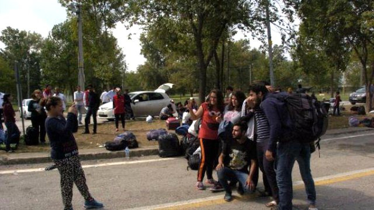 Bayram Namazında Sığınmacılara Tavsiye: Avrupa\'ya Gitmeyin (2)