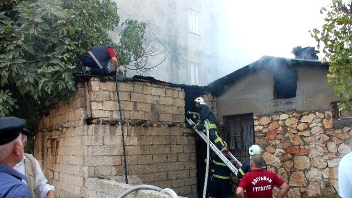 Bayramın 1. Gününde Yaşlı Kadının Evi Yandı