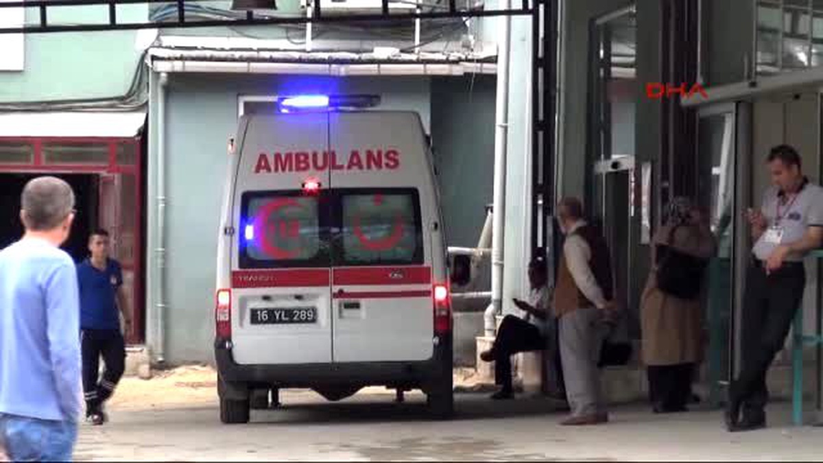 Bursa?da Sokakta Kurban Kesme Manzarası Değişmedi,50 Kişi Kurban Keserken Yaralandı