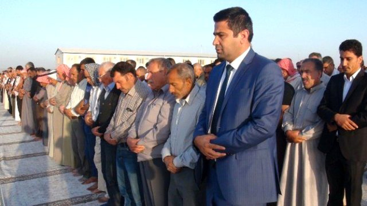Çadırkentte Bayram Namazı