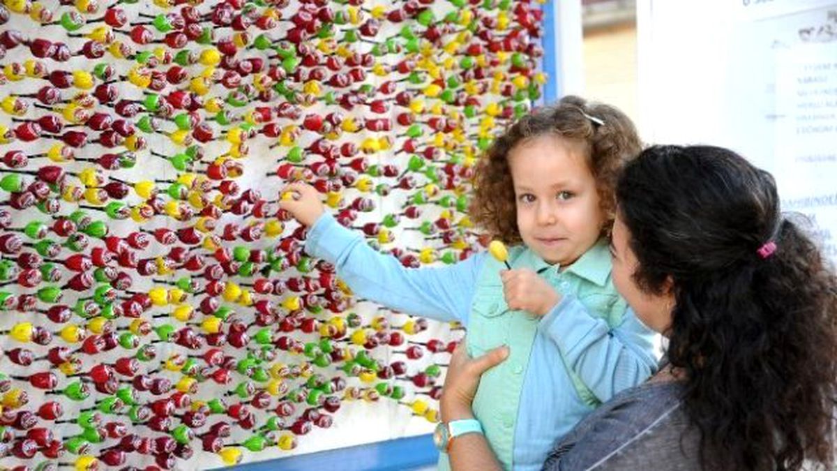 Çocukların Bayram Şekerleri Başkan Bakıcı'dan