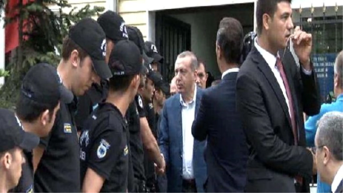 Cumhurbaşkanı Erdoğan\'dan Polislere Bayram Ziyareti