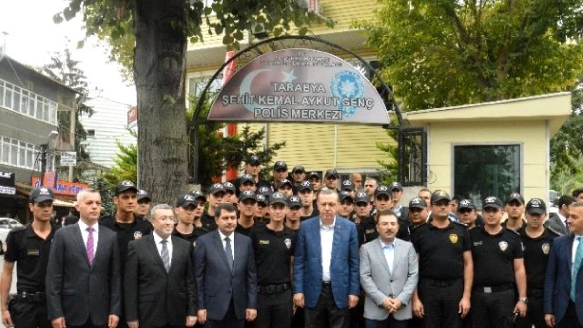 Cumhurbaşkanı Erdoğan Polislerle Bayramlaştı