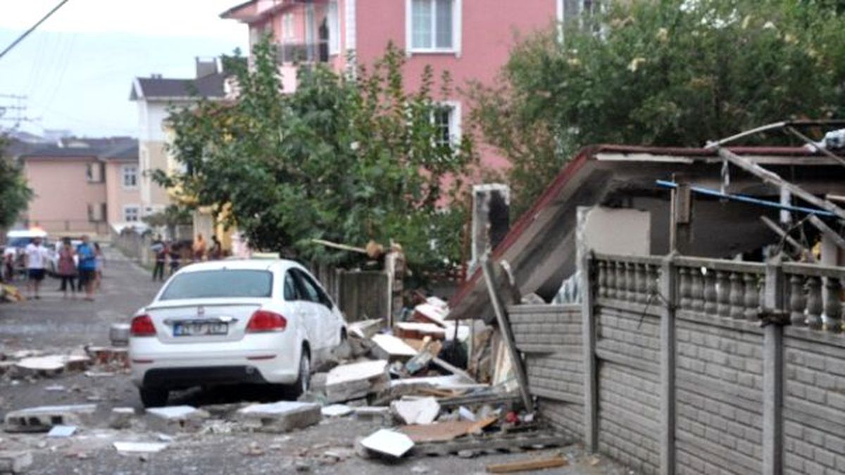 Derince\'de Korkunç Patlama: 1 Yaralı
