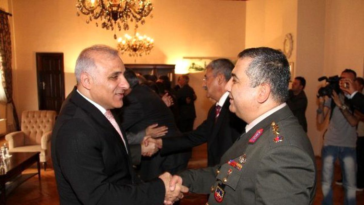 Elazığ\'da Bayramlaşma Töreni