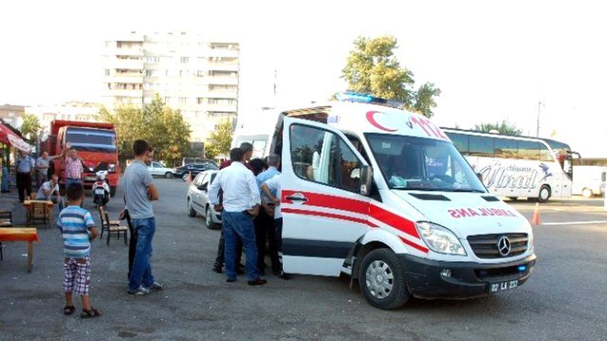 Kendini Bıçaklayan Şahıs Hastaneye Kaldırıldı
