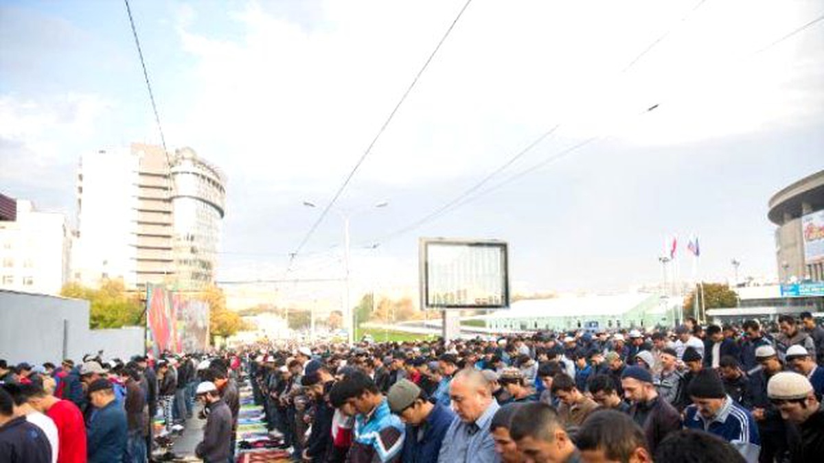 Moskova Merkez Camii, Bayram Namazı İçin Moskovalı Müslümanlara Yetmedi