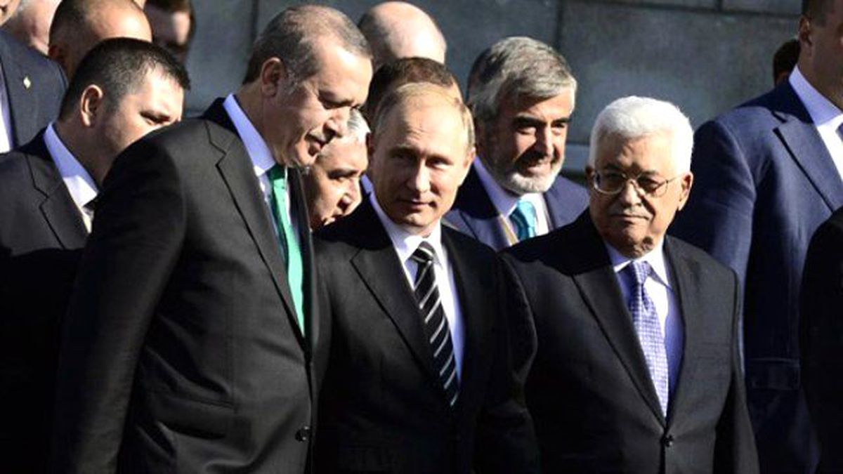 Müslümanlar Yeni Açılan Moskova Camii'ne Sığmadı, Sokaklara Taştı