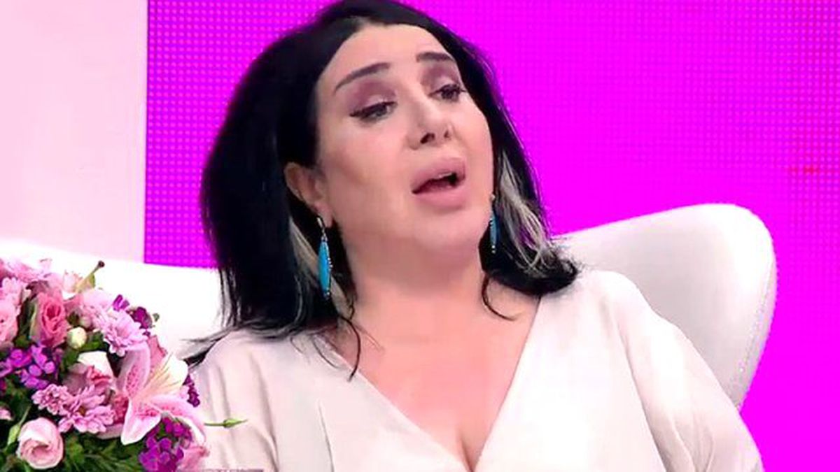 Nur Yerlitaş Yarışmacıları Ayağa Dikti