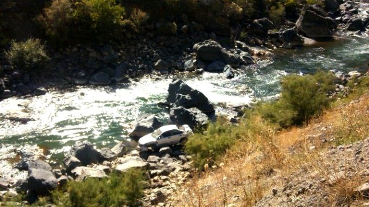 Otomobil Çoruh Nehri\'ne Uçtu: 1 Ölü, 1 Yaralı