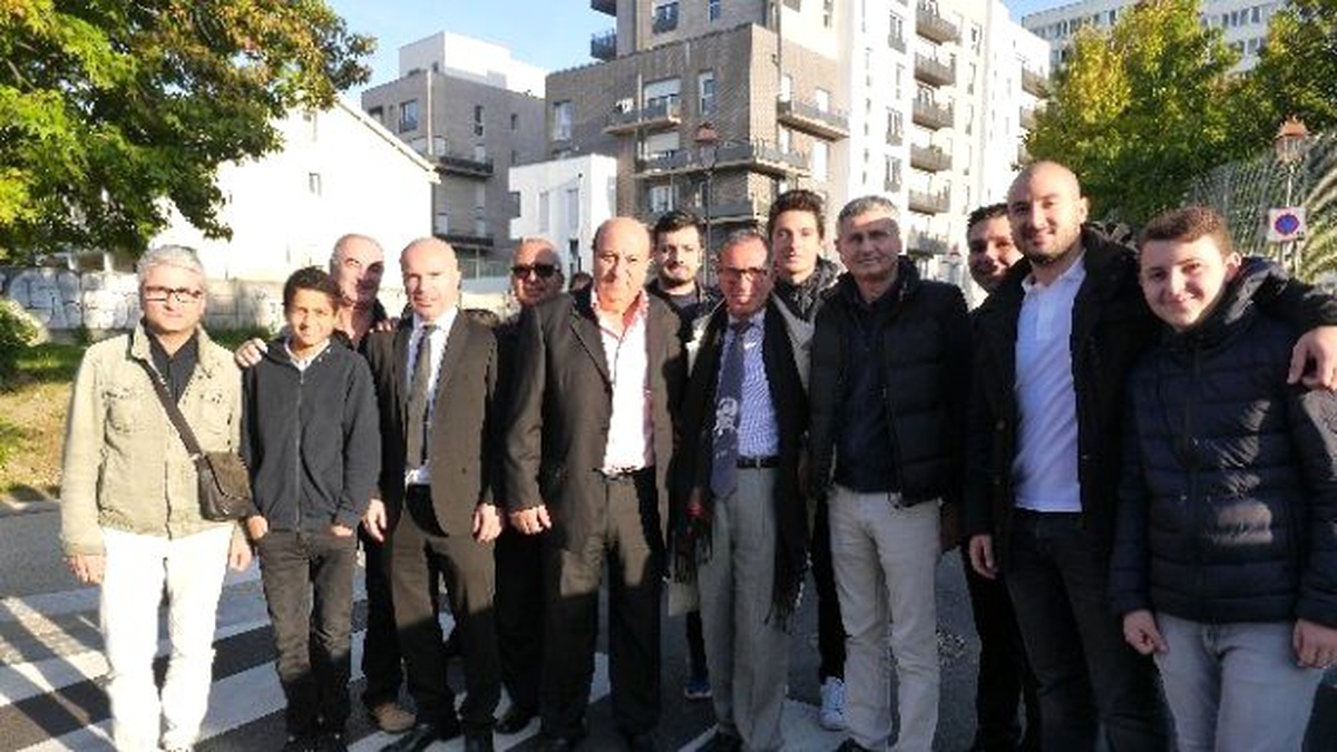 Paris\'te Kurban Bayramı Namazında Camiler Doldu Taştı