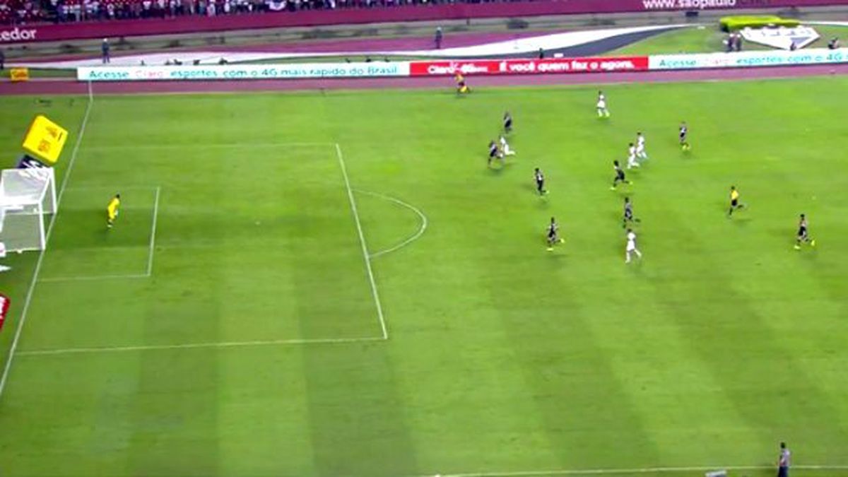 Pato, Ceza Sahası Dışından Kaleciyi Avladı