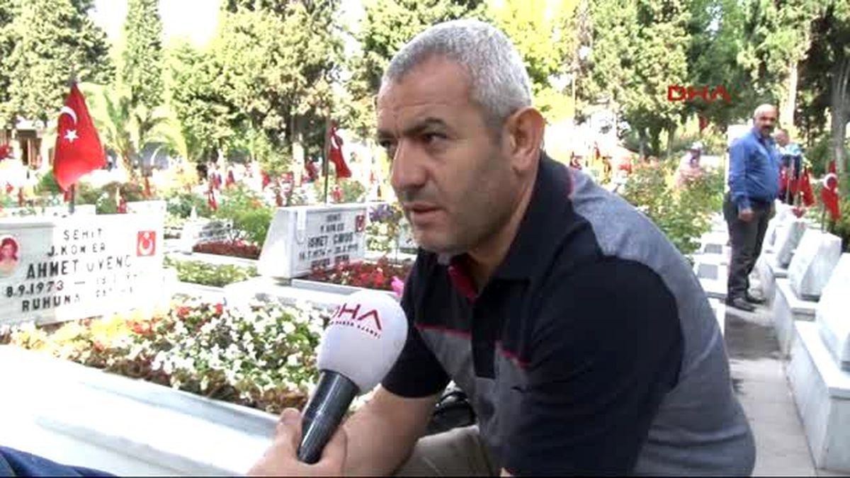 Şehitlikte Hüzünlü Bayram