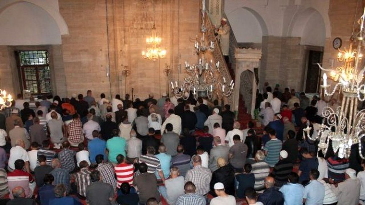 Tekirdağ\'da Bayram Namazında Camiler Doldu Taştı