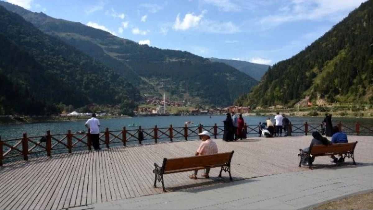 Uzungöl\'de Bayram Hareketliliği