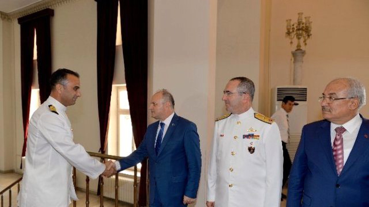 Vali Çakacak, Kamu Görevlileri ve Vatandaşlarla Bayramlaştı