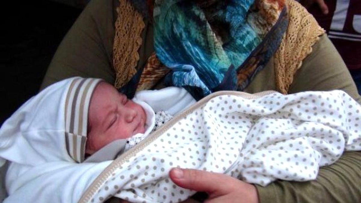 2 Günlük Bebek Cami Avlusuna Bırakıldı