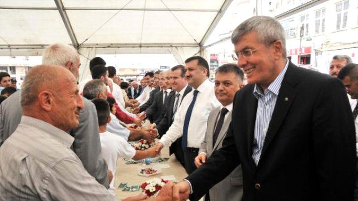Adalet Bakanı Rize\'de Halka Bayramlaştı