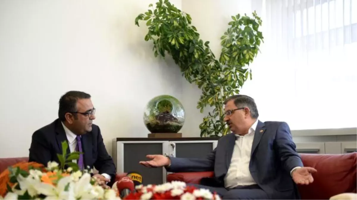 AK Parti-CHP Bayramlaşmasında 'Haydi Bismillah' Polemiği