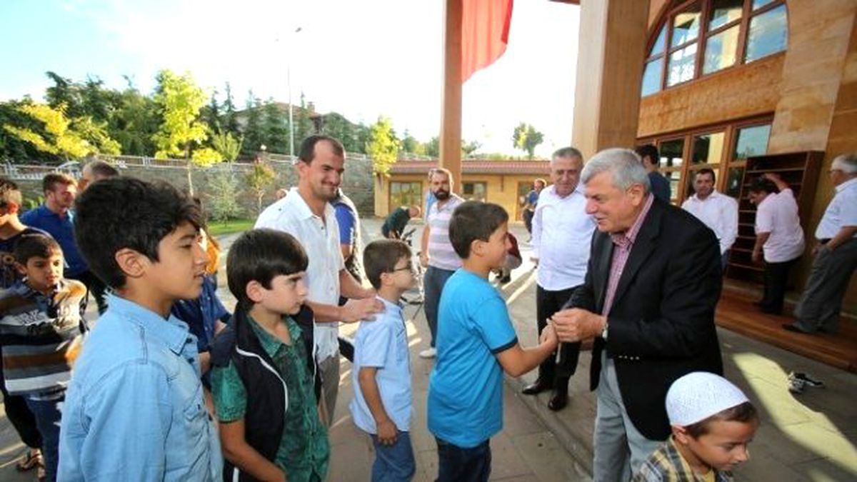 Başkan Karaosmanoğlu Çocuklarla Bayramlaştı