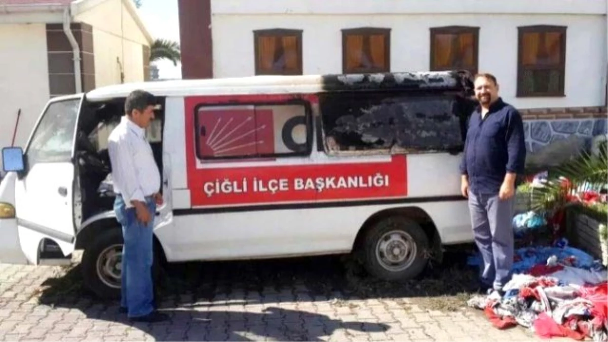 CHP Çiğli İlçe Başkanlığı\'na Ait Araçta Yangın Çıktı