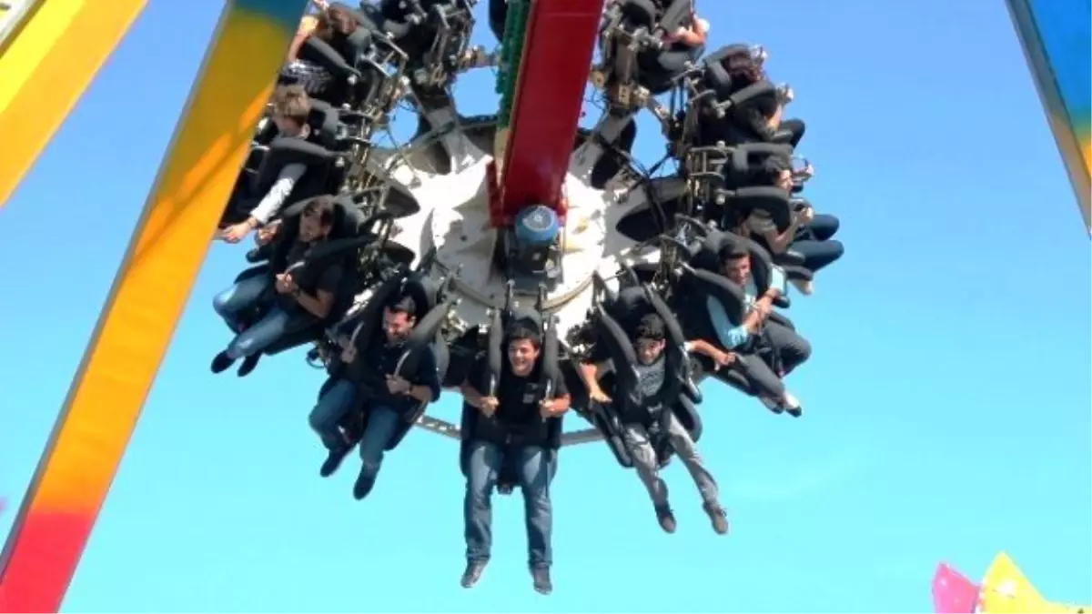 Çocuklar Bayramın Keyfini Lunaparkta Çıkarıyor