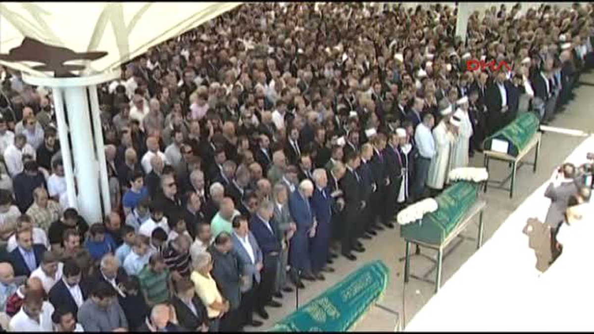 Cumhurbaşkanı Erdoğan Fatih Camii\'nde Cenaze Törenine Katıldı