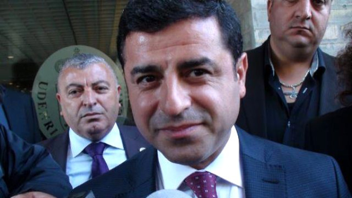 Demirtaş: "Ülkenin Cumhurbaşkanı Silahların Susmasını Kabul Etmiyor"
