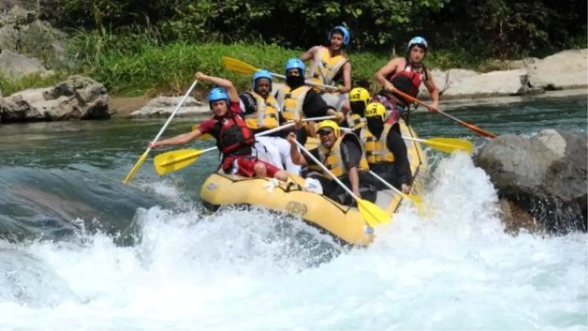 Fırtına Vadisi\'nde Rafting Heyecanı