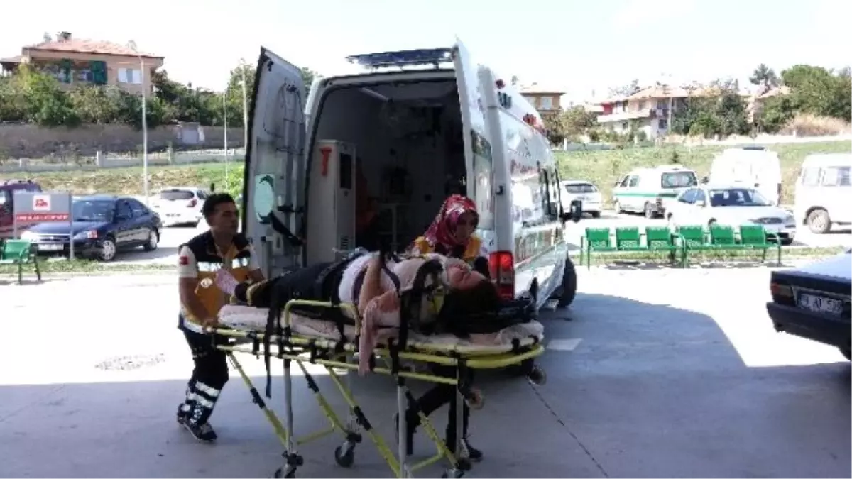 Kontrolden Çıkan Otomobil Takla Attı: 4 Yaralı