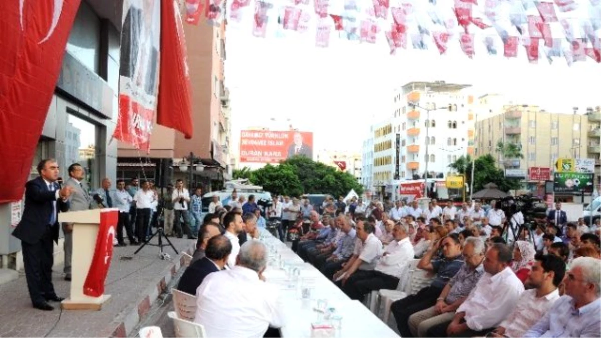 MHP\'li Öztürk Erdemli\'de Vatandaşlarla Bayramlaştı