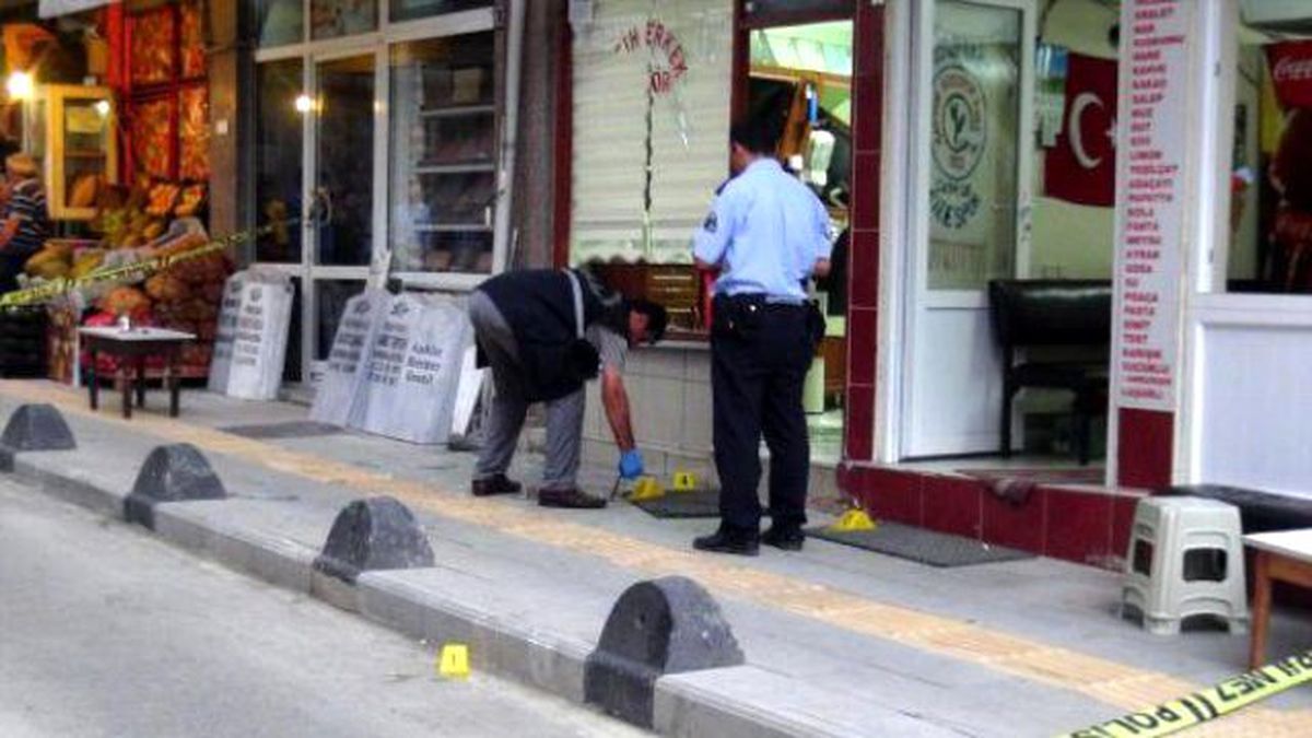 Rize'de Akrabasıyla Tartışan Şarhos Akrabasını Sokak Ortasında Vurdu