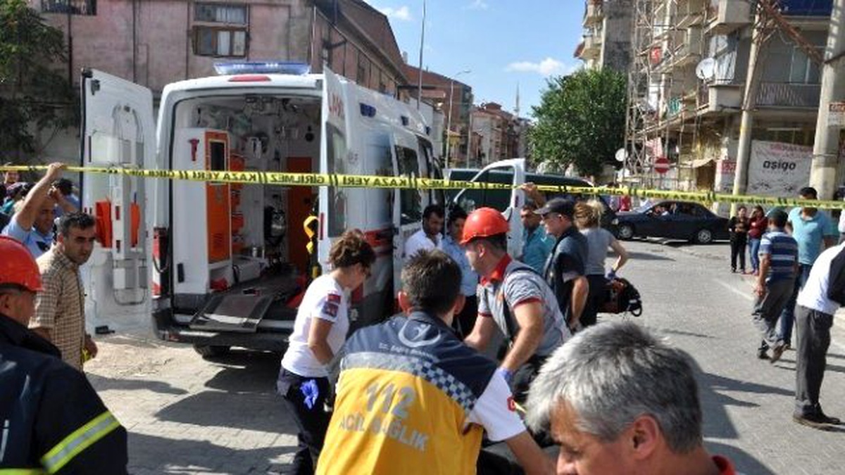 Uşak\'ta Trafik Kazası; 1 Ölü, 6 Yaralı