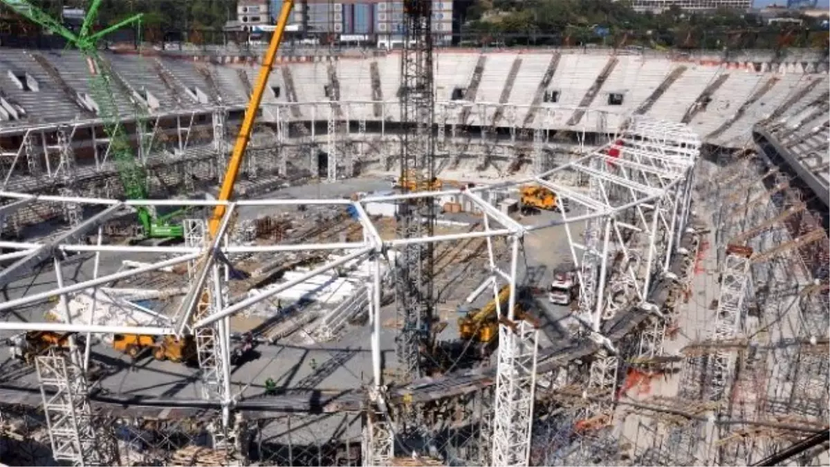 Vodafone Arena\'nın Çatısı Monte Edildi