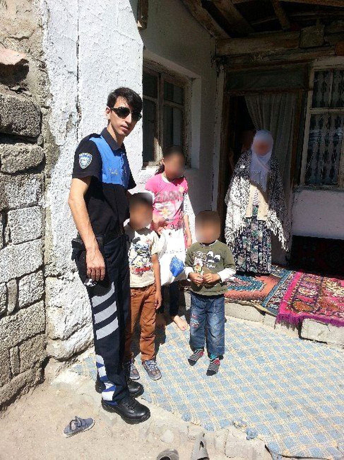 Ağrı Emniyet Müdürlüğünden 150 Yardıma Muhtaç Aileye Kurban Eti Dağıtımı