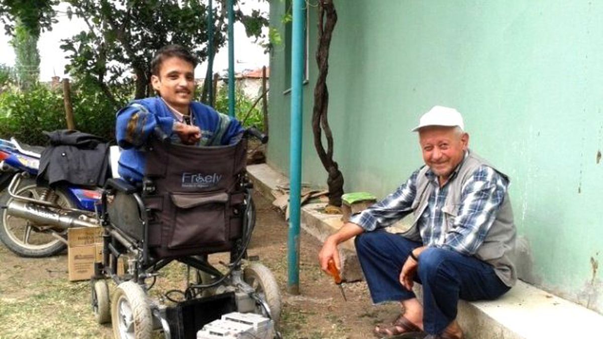 AK Parti Çanakkale Milletvekili Turan\'dan Engelli Vatandaşa Bayram Hediyesi