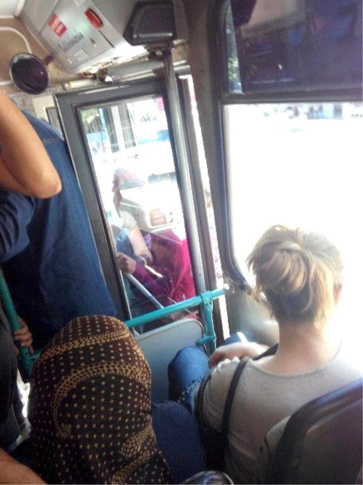Antalya\'da Halk Otobüsünde Tehlikeli Yolculuk